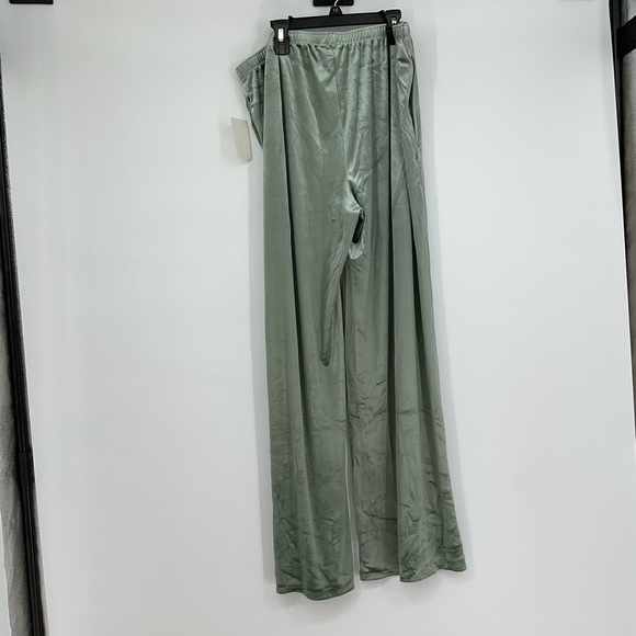 Nordstrom Green Dune Velour Pajama Set L NWT Soft 2-Piece Lounge Set - Picture 7 of 10